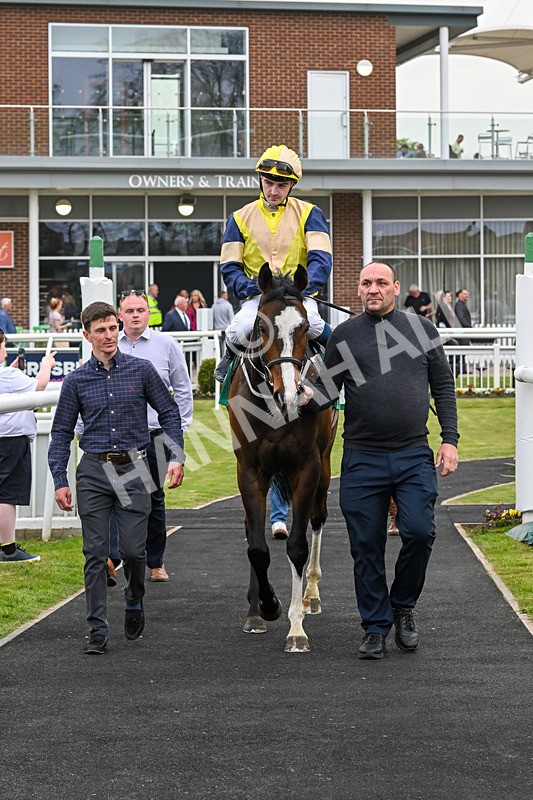 120425-Race 6-Musical Touch-1504 - Race 6