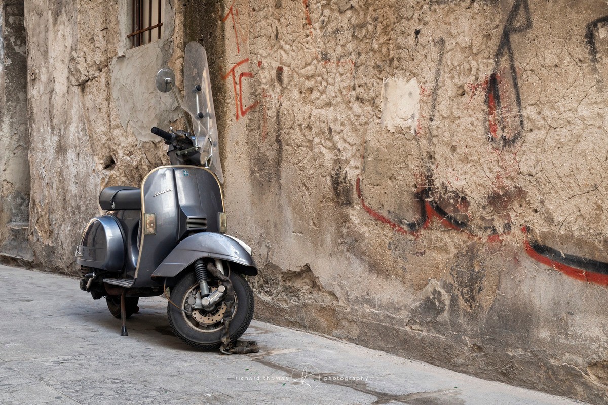 Silver kickstart - Vespa scooter in Palermo, Sicily, Italy - Veicoli d’Italia