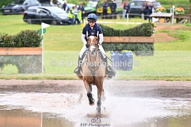 250524A-111703-09479 - B-321-Laura.Collett-BALANCERO