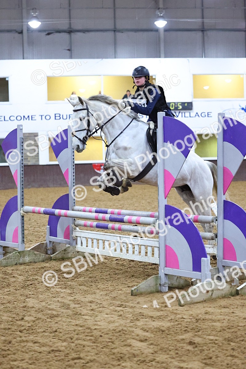 SBM_002739 - Class 6 - Holly & Ivy Stakes - 90cm