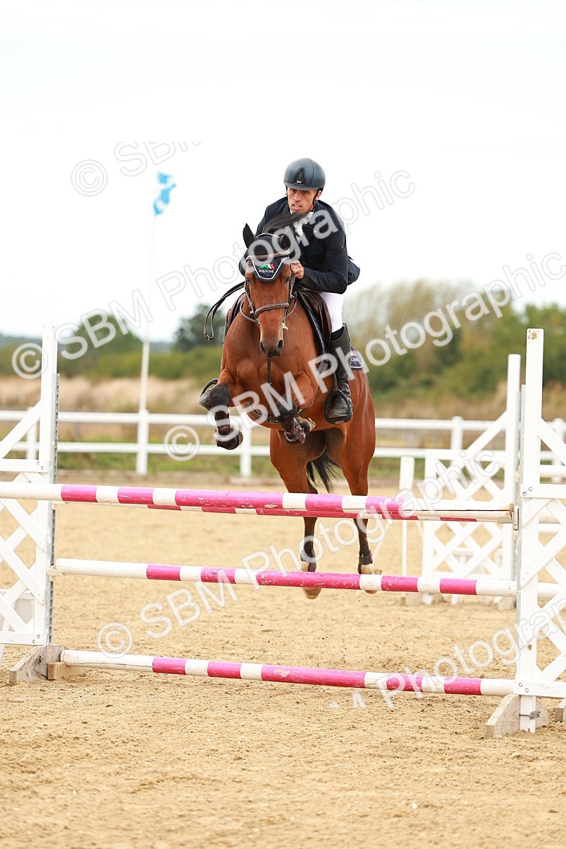 SBM_001601 - Class 4 - Senior Newcomers - 1.10m