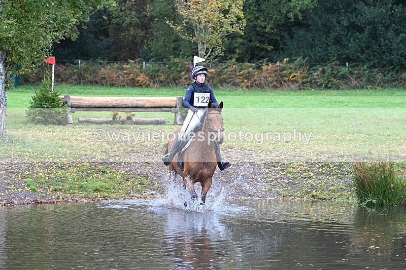 WJ7_3070 - Time 10:47 to 11:11 at the water