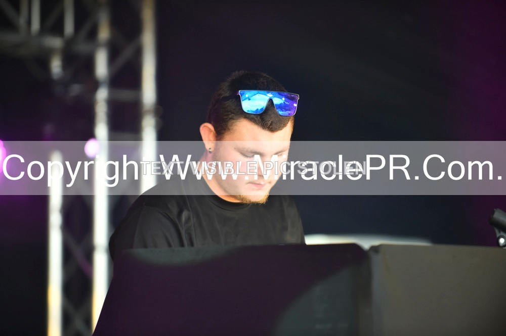 SH4_9905 - Tj the DJ