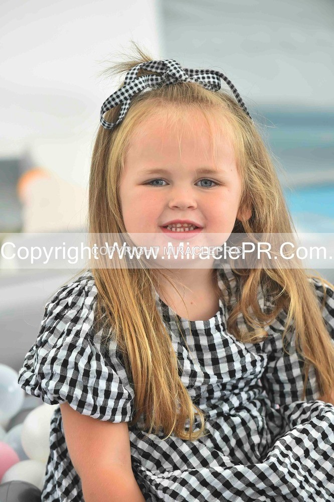 SH4_1140 - Bonny baby competition.