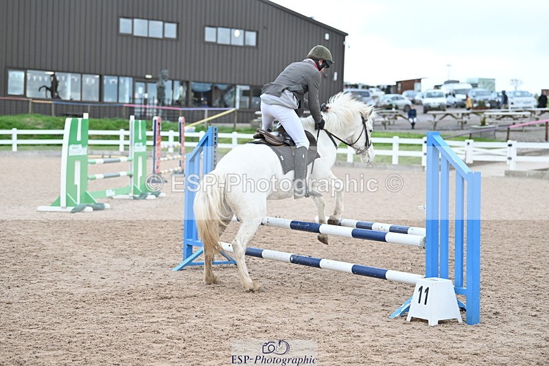 231119A-113727-05460 - Sun Cls 5 Newcomers & 1m Open