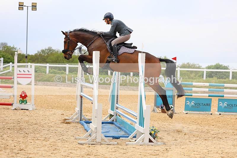 3E7A9355 - Class 8: Senior Newcomers/1.10m open