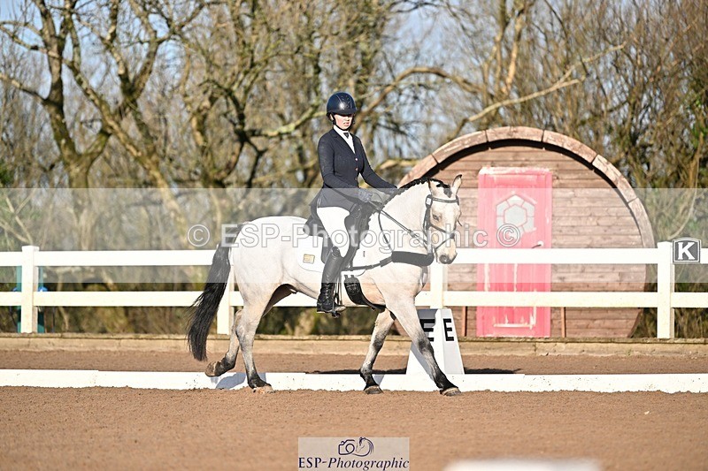 241214-104130-01198 - 146-CHLOE.DUNN-Towerhill.Shamie