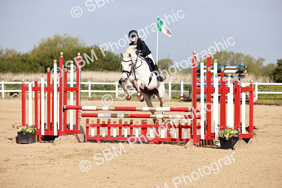  - Class 21 - Senior British Novice - 90cm