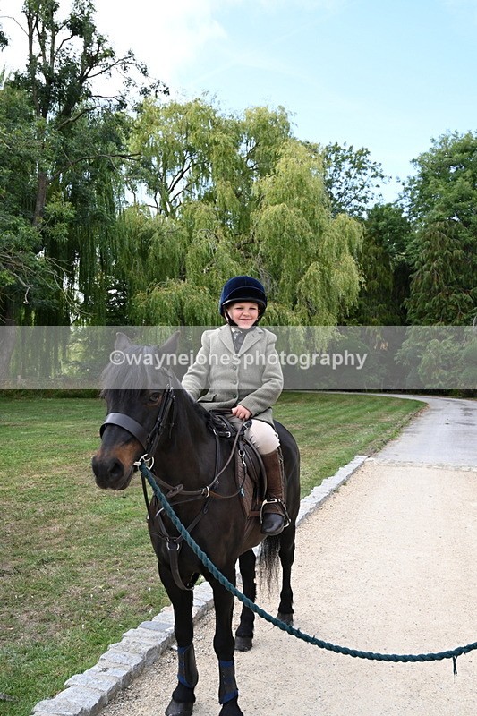 WJ6_3779 - Berks & Bucks - The Old farmhouse - Hound Exercise 20-08-25