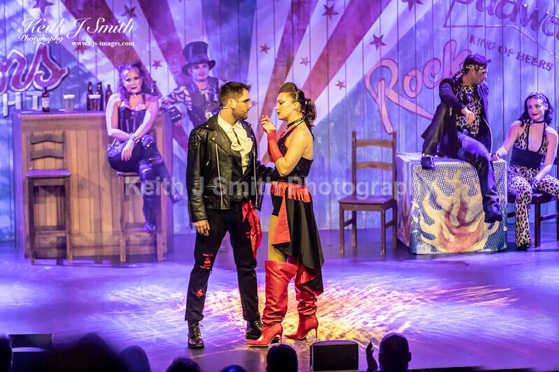 7KJS0031 - Ambition show team