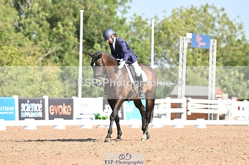 250816-100438-03048 - 096-Louisa.ChattingFirst.Mohican.II