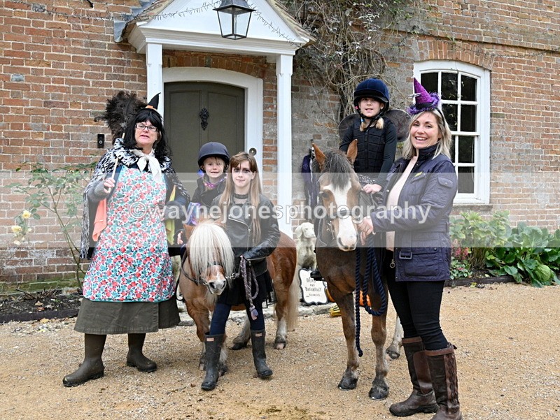 WJ7_6888 - Berks & Bucks - Children's Meet - The Old Farmhouse – Steventon.