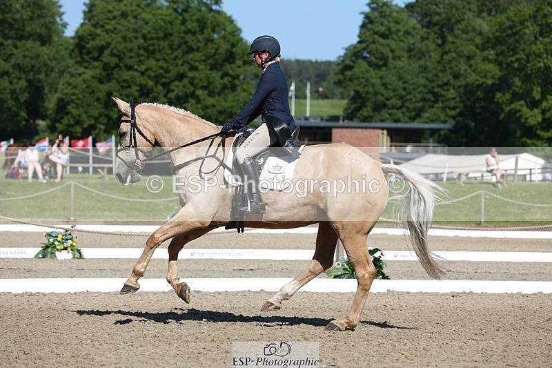 230526-093806-05116 - 356-THE_DUMB_BLONDE-Kat_Raybould-WEDTrotUp+DR