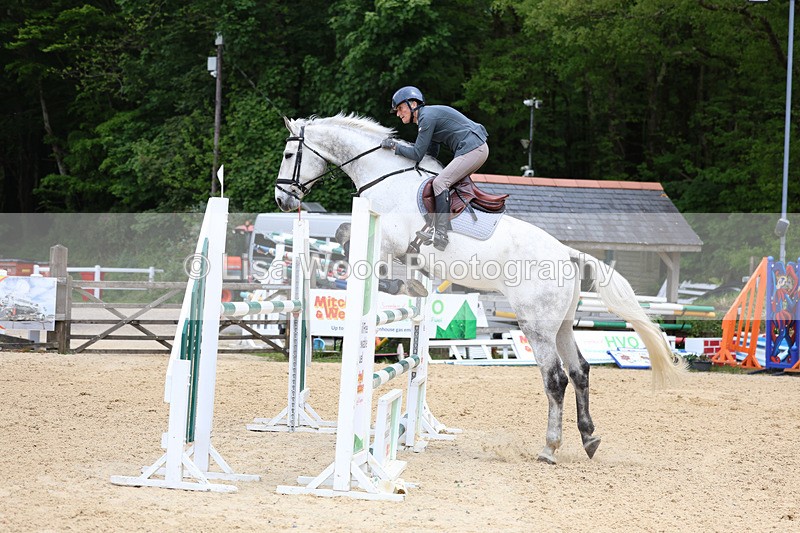 3E7A9512 - Class 8: Senior Newcomers/1.10m open