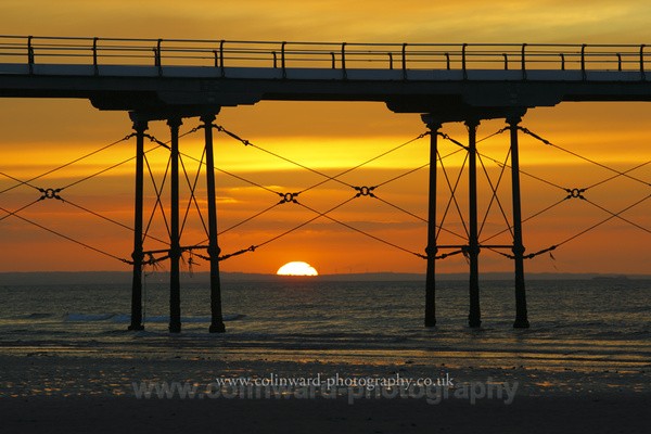 Setting sun at Saltburn      Ref 4255 - North Yorkshire and Cleveland