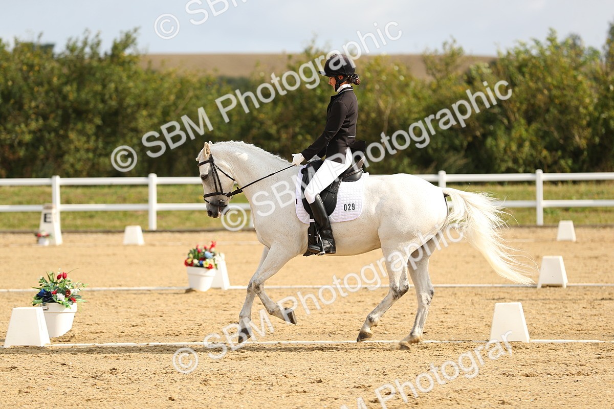 SBM_015514 - Class 13 - Novice 23 - 9.54-11.04