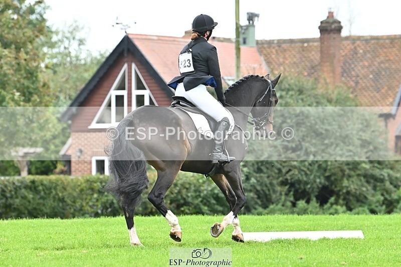 241024-121246-02664 - 323-Nicky.Blastland-FOUNDATIONS.HUSTLER