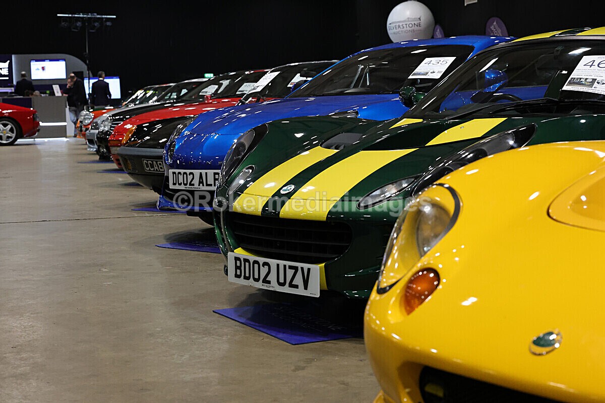 RETRO-3 - Race Retro