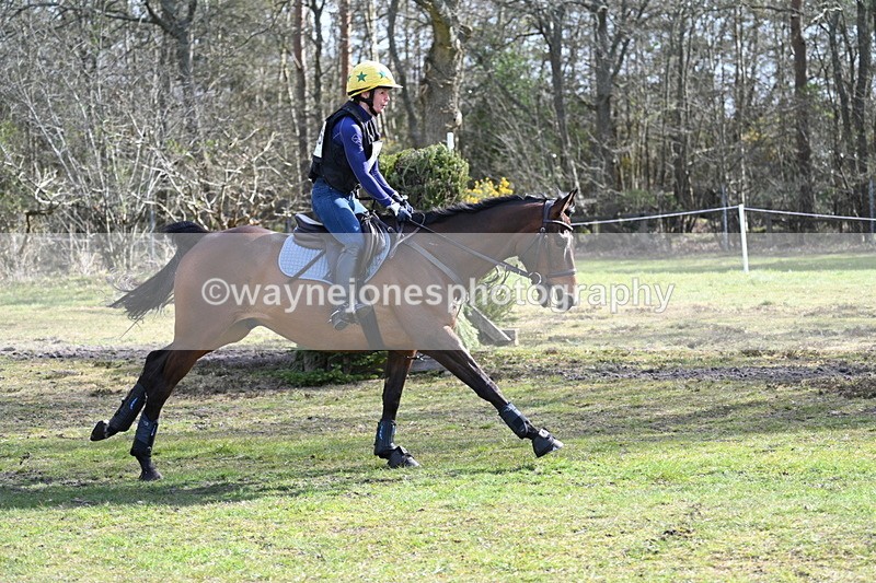 WJ7_0115 - Time 10:13 to 10:38 Times at the Fence