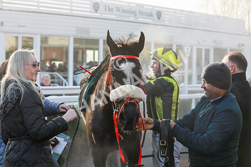 281224-Race 1-Not Staying Long-1289 - Race 1