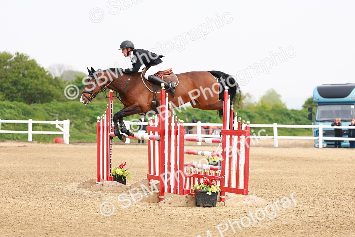  - Class 19 - Senior Foxhunter - 1.20m