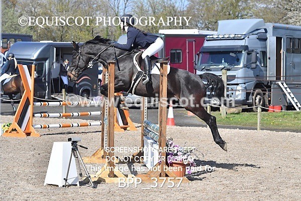 BPP_3757 - CLASS 3 FRI Senior British Novice/ 90cm Open