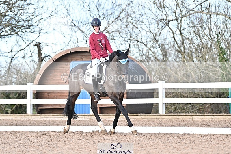 241214-122151-01581 - 132-Alys.Matravers-VORVASHILL.VERTIGO