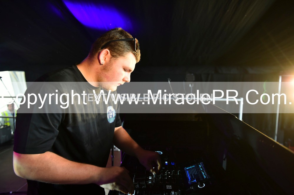 SH4_9956 - Tj the DJ