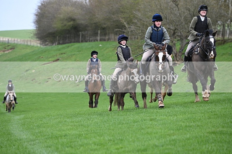 WJ6_9341 - Line Three