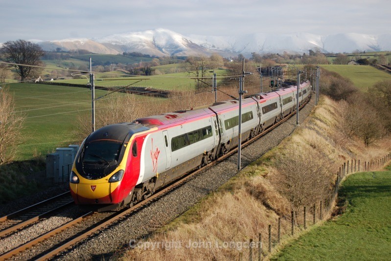 30.1.12 - 390042 10.40 Glasgow - Euston, Docker - West Coast Main Line (north to south)
