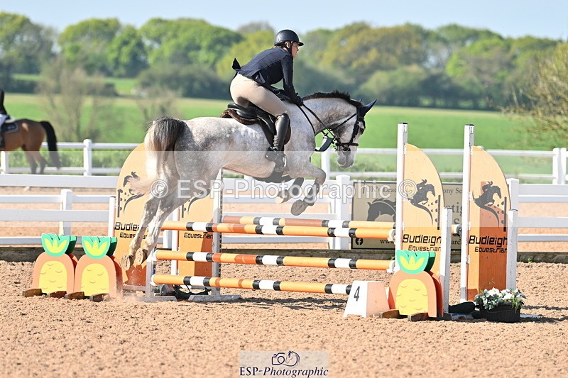 240509A-092105-00100 - Cls 1 British Novice and 90cm Open