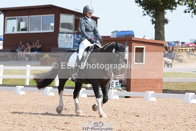 250817-122330-09025 - 163-Hannah.TownleyThe.Domino.Effect