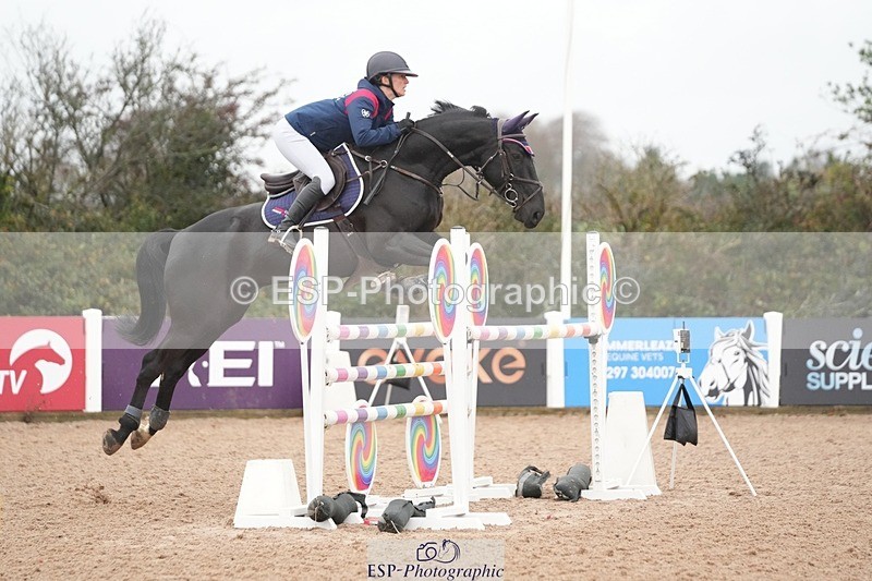 251107-132222-01135 - Cls 6 Foxhunter and 1.20m Open