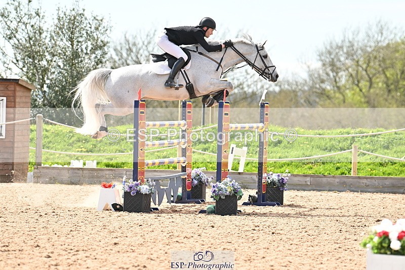 240418A-144318-04500 - Cls 9, 2 Star Big Tour 1.40m