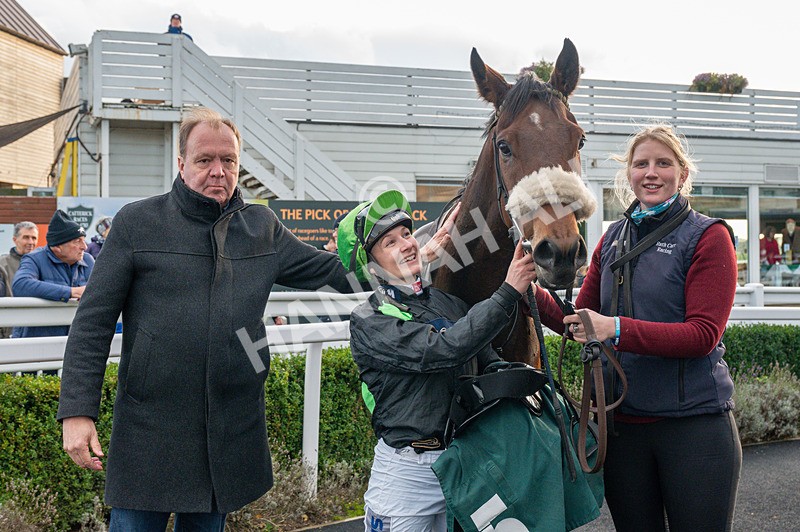 281025-Race 6-The Good Biscuit-8111 - Race 6