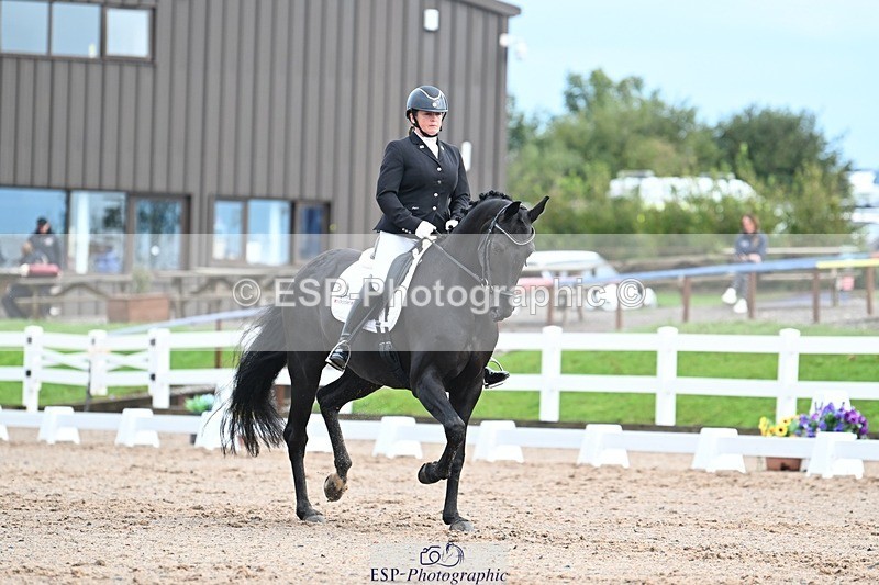 250907-111840-07179 - 003-Helen.JamesDecadent