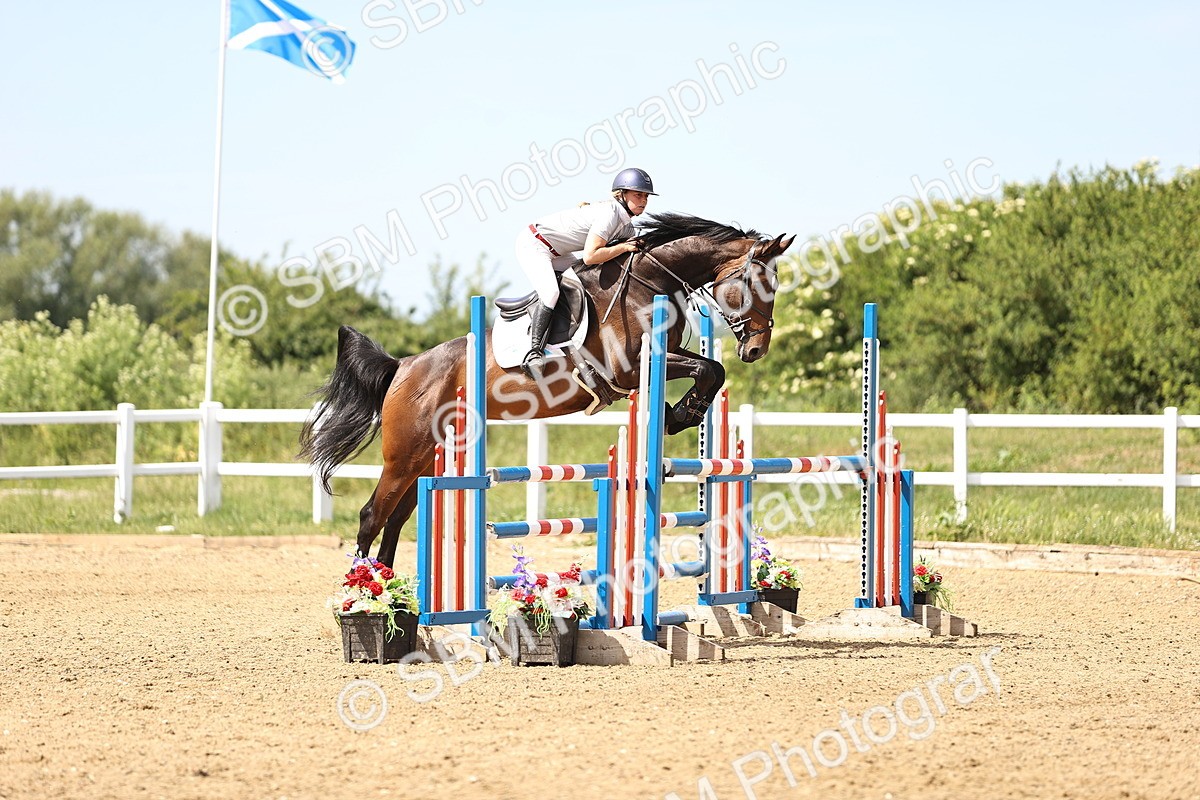 SBM_004748_Class 11 - Senior Newcomers - 110m - Izzie