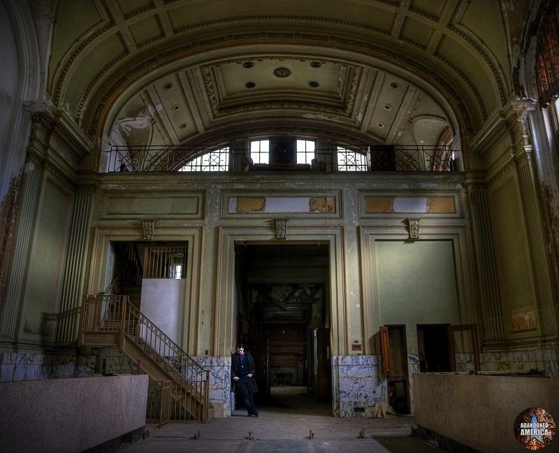 Abandoned Bank - Matthew Christopher's Abandoned America