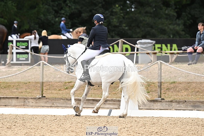 250808A-110353-00564 - 080-Becky.AndrewsTyan.Talk.of.the.town