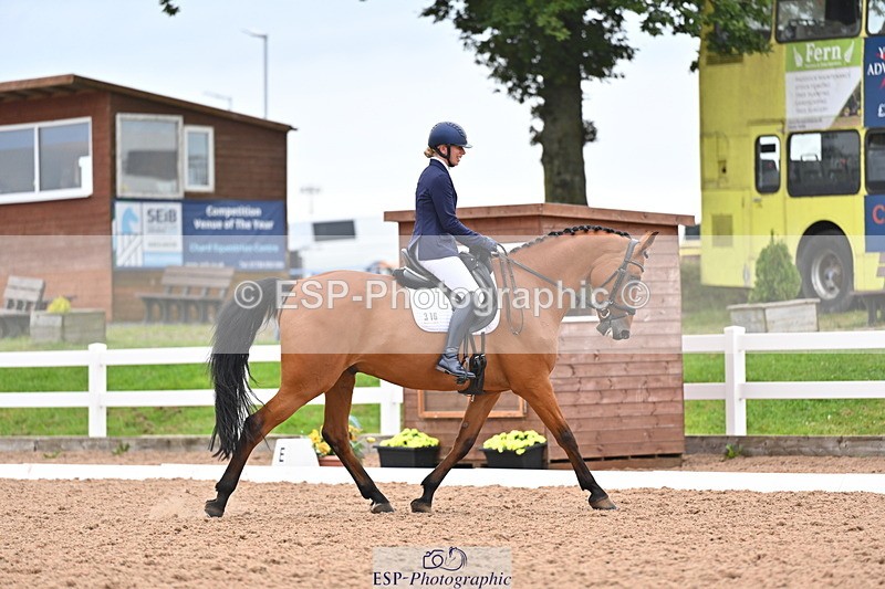 240817A-154704-10365 - 316-Hannah.Drinkwater-Sonnetti