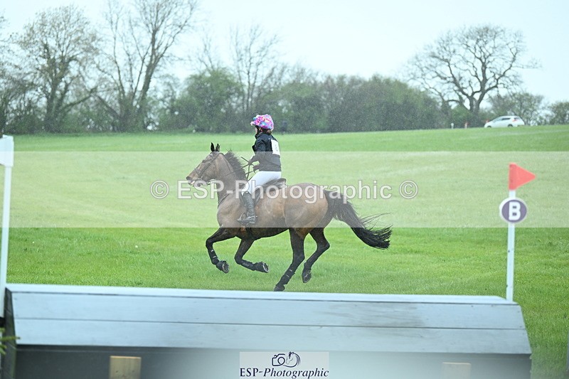 250418-123341-02779 - 080-Tichy.Sanders-SPARHANGER.VELVET