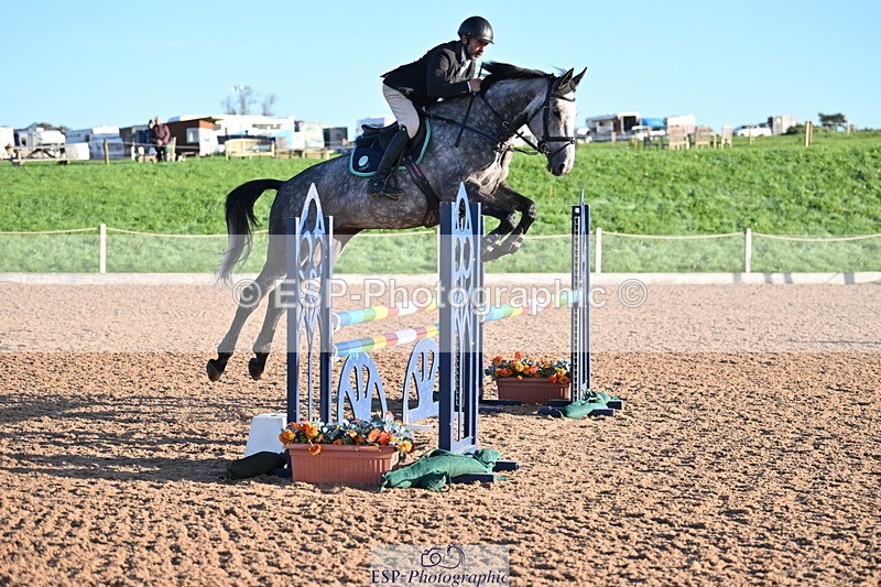 231015A-090411-06844 - Cls 28 Newcomers & 1.10m Open