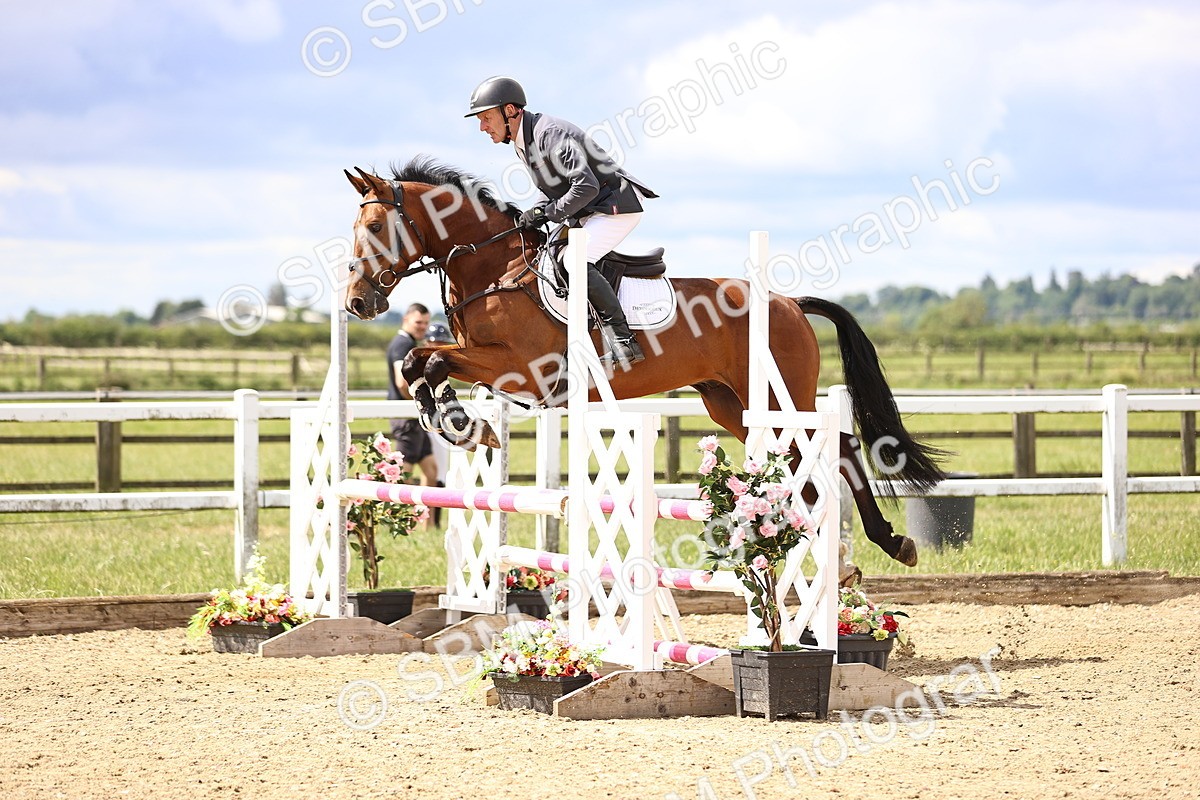 SBM_006565_Class 16 - Senior British Novice - 90cm - Anthony