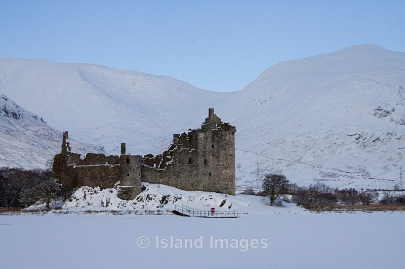 A heavy snowfall at Kilchurn Castle - Kilchurn Castle