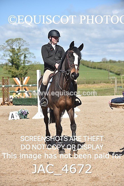 JAC_4672 - CLASS 11 SAT Andrew Hamilton Coach, RHS Foxhunter Championship Qualifier