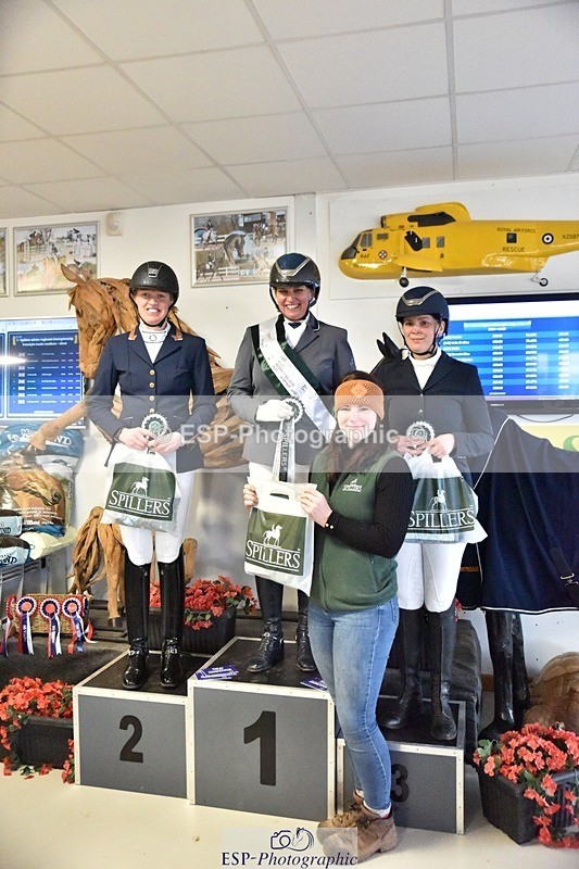 250214-130856-00368 - Freestyle Medium Silver Presentation