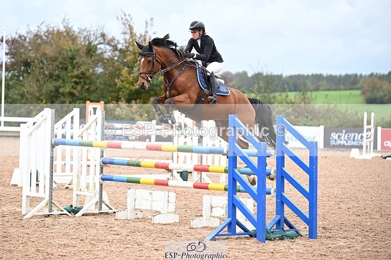 251022-144032-00689 - Cls 6 Snr Foxhunter 1.20m