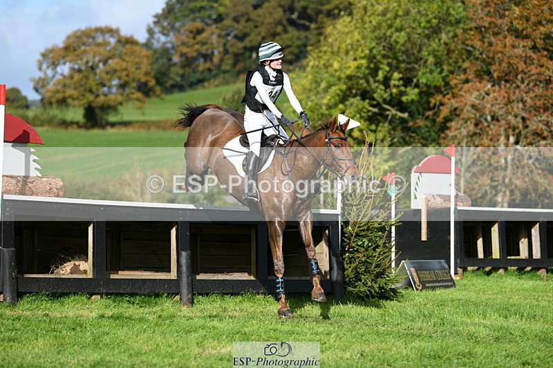 251024A-121241-09204 - B-124-Sophie.Lamb