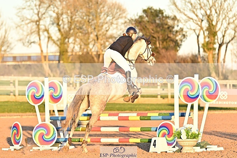 250401-191617-00949 - 90cm Classes