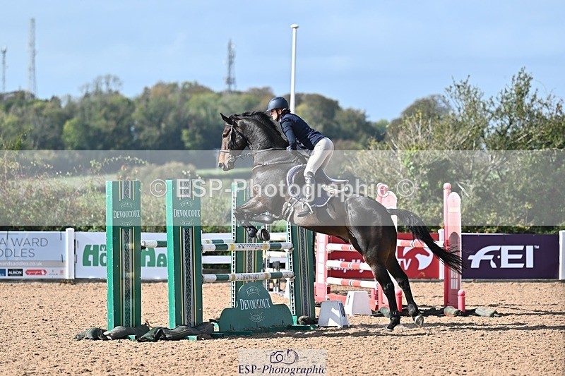 261014-131856-00627 - Cls  05 Snr Newcomers & 1.10m Open